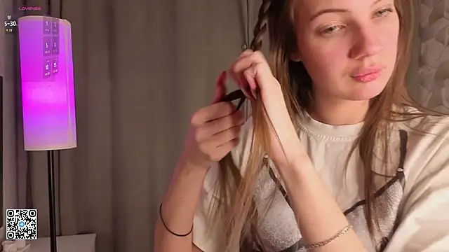 ShaeHeeter online show from February 2, 4:11 am