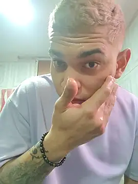 Snapshot of Ernesto23415 chatting on February 5, 1:16 pm Ernesto23415 online show from February 5, 1:16 pm