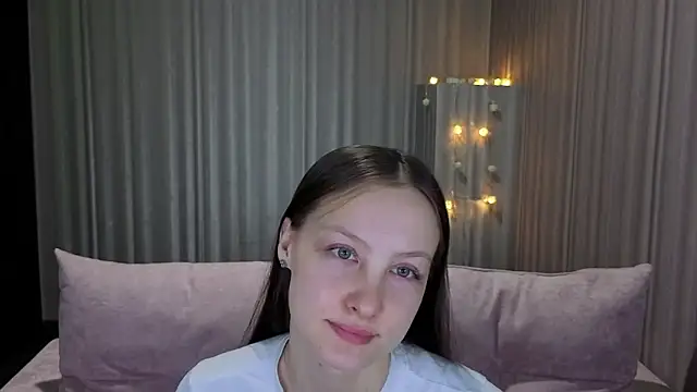 Snapshot of RoxyRay_ chatting on January 18, 2:15 am RoxyRay online show from January 18, 2:15 am