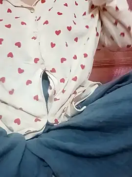 Snapshot of mistipriya chatting on February 3, 12:42 am mistipriya online show from February 3, 12:42 am