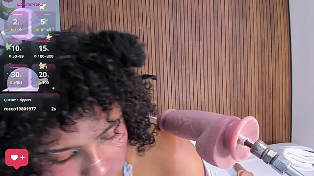 Snapshot of sexy_curlylady chatting on April 11, 12:04 am sexy curlylady online show from April 11, 12:04 am