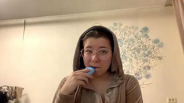 Elna coolbyts online show from February 13, 2:13 pm