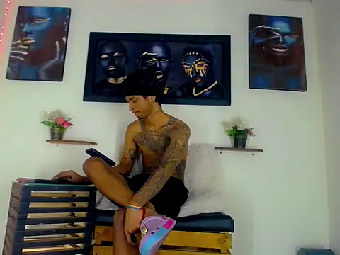 Tatoo Noah online show from March 25, 1:17 pm