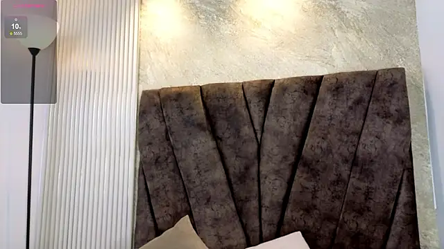 zoe hugeboobs online show from March 25, 10:05 pm