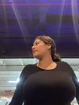 lizzy luminair online show from February 4, 2:01 pm