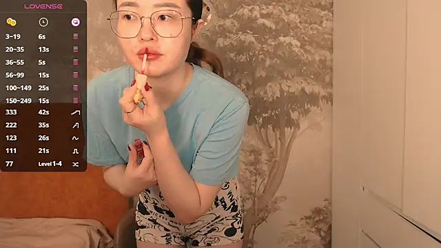 Snapshot of Hiaru_Cutie chatting on November 27, 5:42 am Hiaru Cutie online show from November 27, 5:42 am