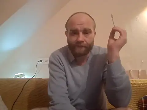 AlexanderArmani online show from February 3, 9:20 pm