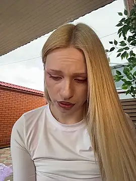 Snapshot of DayaFoxy chatting on April 4, 1:08 pm DayaFoxy online show from April 4, 1:08 pm