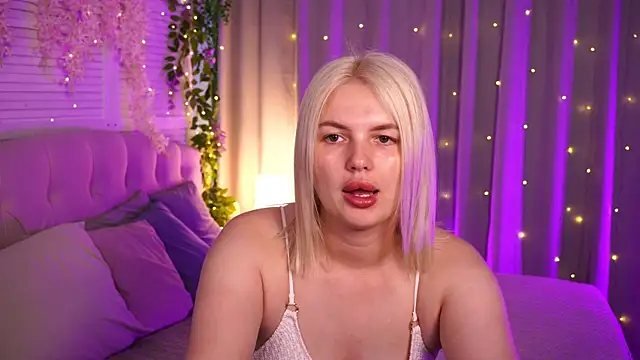 AmeliaWeells online show from June 13, 2:20 am