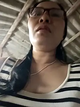 Snapshot of Nuna_689 chatting on March 18, 2:47 am Nuna 689 online show from March 18, 2:47 am