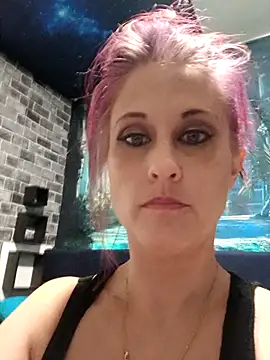 BusyB1983 online show from June 22, 1:29 am