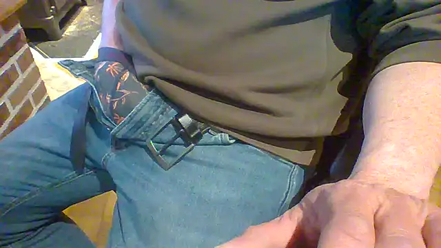 Snapshot of ludowrss chatting on April 1, 11:57 pm ludowrss online show from April 1, 11:57 pm