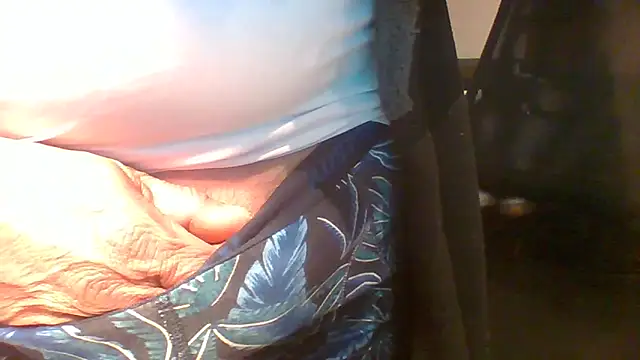Snapshot of ludowrss chatting on April 11, 3:11 am ludowrss online show from April 11, 3:11 am