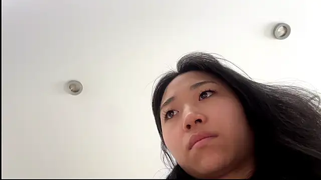 SweetMiaXO online show from April 8, 10:10 pm