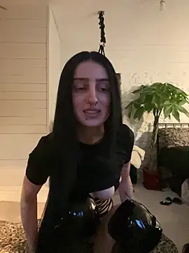 Snapshot of bellaxlauren chatting on April 30, 7:42 pm bellaxlauren online show from April 30, 7:42 pm