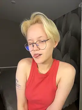 LuunaDorean online show from February 2, 11:58 pm