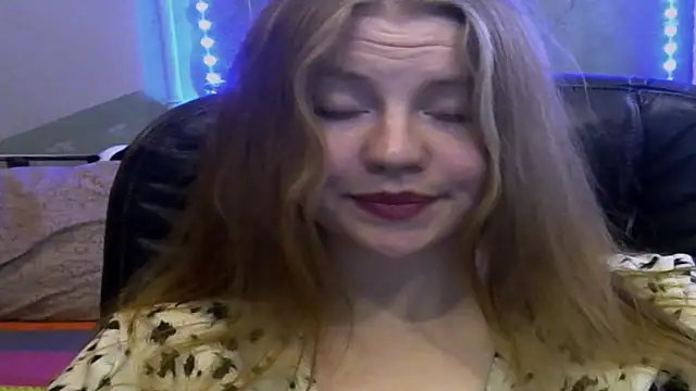 Space Girls 699 online show from February 12, 10:10 am