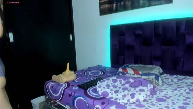 Ninna Vergara online show from February 10, 1:32 am