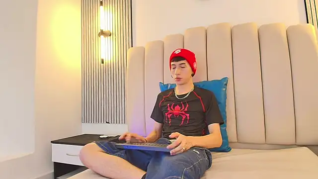 lian cameron online show from March 17, 3:55 am