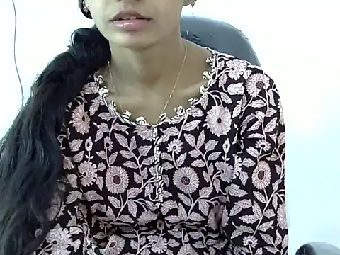 Snapshot of Kulsum_S chatting on March 13, 9:05 am Kulsum S online show from March 13, 9:05 am