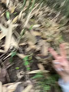 Snapshot of Lyn-be99 chatting on February 15, 4:09 am Lyn-be99 online show from February 15, 4:09 am