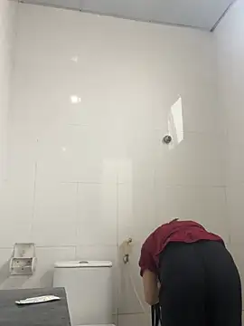 Snapshot of Lyn-be99 chatting on February 17, 9:17 am Lyn-be99 online show from February 17, 9:17 am