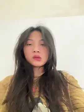 Snapshot of Lyn-be99 chatting on February 19, 6:20 am Lyn-be99 online show from February 19, 6:20 am