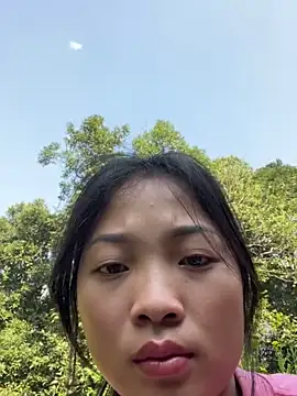 Snapshot of Lyn-be99 chatting on February 27, 7:19 am Lyn-be99 online show from February 27, 7:19 am