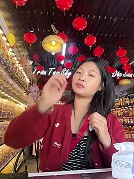 Snapshot of Lyn-be99 chatting on March 10, 5:45 am Lyn-be99 online show from March 10, 5:45 am