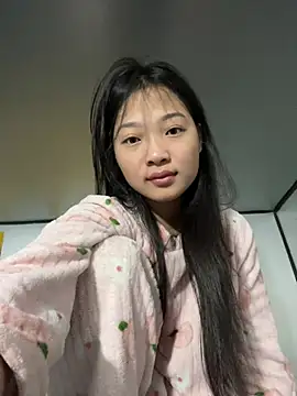 Snapshot of Lyn-be99 chatting on March 13, 2:18 am Lyn-be99 online show from March 13, 2:18 am