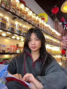 Snapshot of Lyn-be99 chatting on March 16, 8:40 am Lyn-be99 online show from March 16, 8:40 am