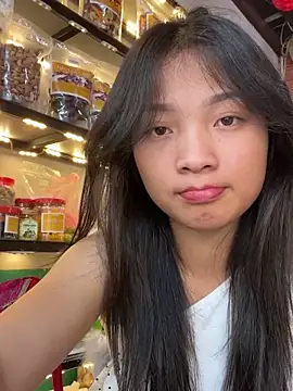 Snapshot of Lyn-be99 chatting on March 26, 9:37 am Lyn-be99 online show from March 26, 9:37 am