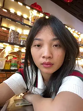 Snapshot of Lyn-be99 chatting on March 27, 9:53 am Lyn-be99 online show from March 27, 9:53 am