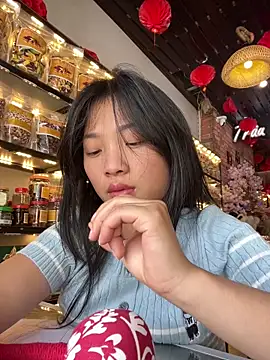 Snapshot of Lyn-be99 chatting on March 29, 6:13 am Lyn-be99 online show from March 29, 6:13 am