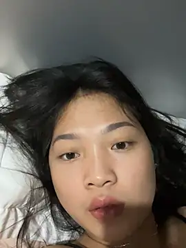 Snapshot of Lyn-be99 chatting on April 16, 1:39 am Lyn-be99 online show from April 16, 1:39 am