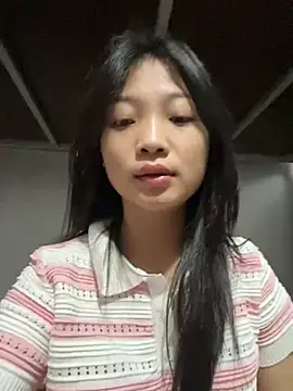 Snapshot of Lyn-be99 chatting on April 17, 1:52 am Lyn-be99 online show from April 17, 1:52 am