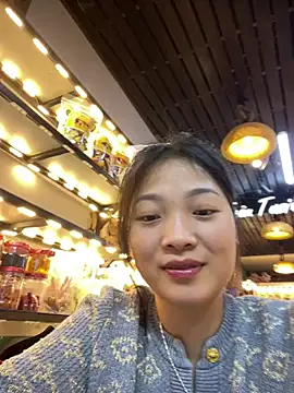 Snapshot of Lyn-be99 chatting on May 5, 1:30 pm Lyn-be99 online show from May 5, 1:30 pm
