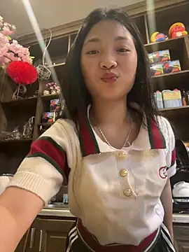 Snapshot of Lyn-be99 chatting on May 22, 2:12 pm Lyn-be99 online show from May 22, 2:12 pm