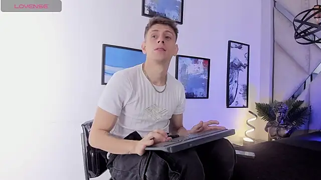 Snapshot of Jasper__jones chatting on February 19, 1:51 pm Jasper jones online show from February 19, 1:51 pm