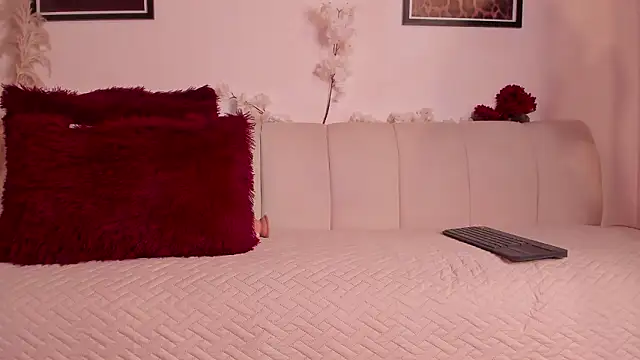 Naomi bennet online show from February 18, 10:22 am