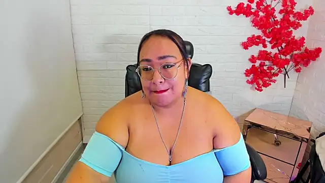 Snapshot of Shara_Oz chatting on May 27, 12:46 pm Shara Oz online show from May 27, 12:46 pm