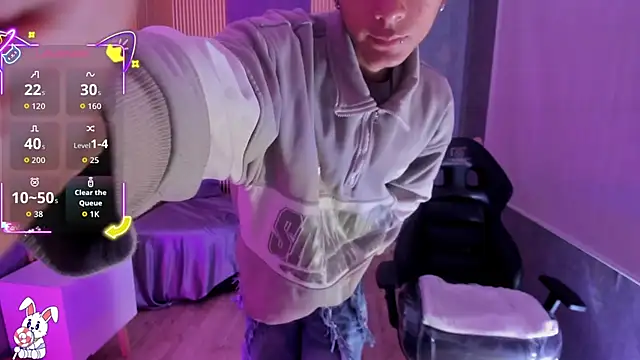 Snapshot of osamu_tay chatting on February 22, 11:53 am osamu tay online show from February 22, 11:53 am