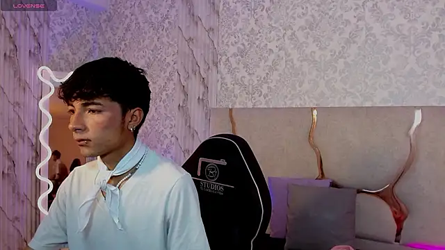 Snapshot of osamu_tay chatting on March 28, 3:06 am osamu tay online show from March 28, 3:06 am