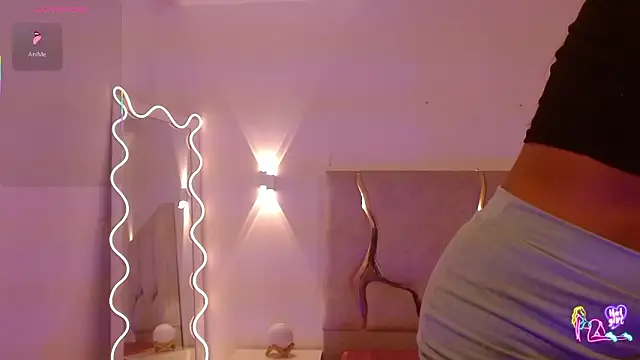 Snapshot of TINY_TAY chatting on February 13, 11:50 am TINY TAY online show from February 13, 11:50 am