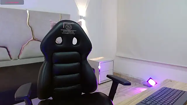 Snapshot of TINY_TAY chatting on March 7, 11:40 am TINY TAY online show from March 7, 11:40 am