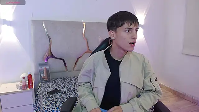 EVAN TAY online show from February 17, 2:52 am