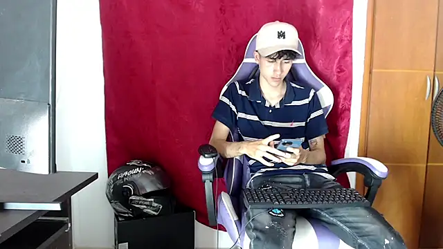 Snapshot of Johnny_cagee_ chatting on March 1, 12:12 am Johnny cagee online show from March 1, 12:12 am