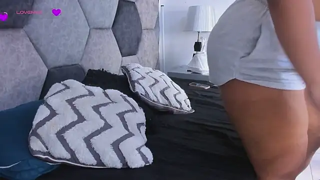 DulceJones online show from March 28, 7:57 pm