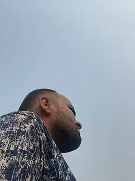 Snapshot of hardlysuck chatting on March 8, 9:57 am hardlysuck online show from March 8, 9:57 am