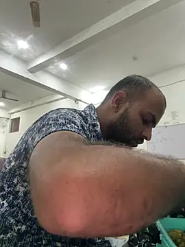 Snapshot of hardlysuck chatting on March 17, 5:16 pm hardlysuck online show from March 17, 5:16 pm